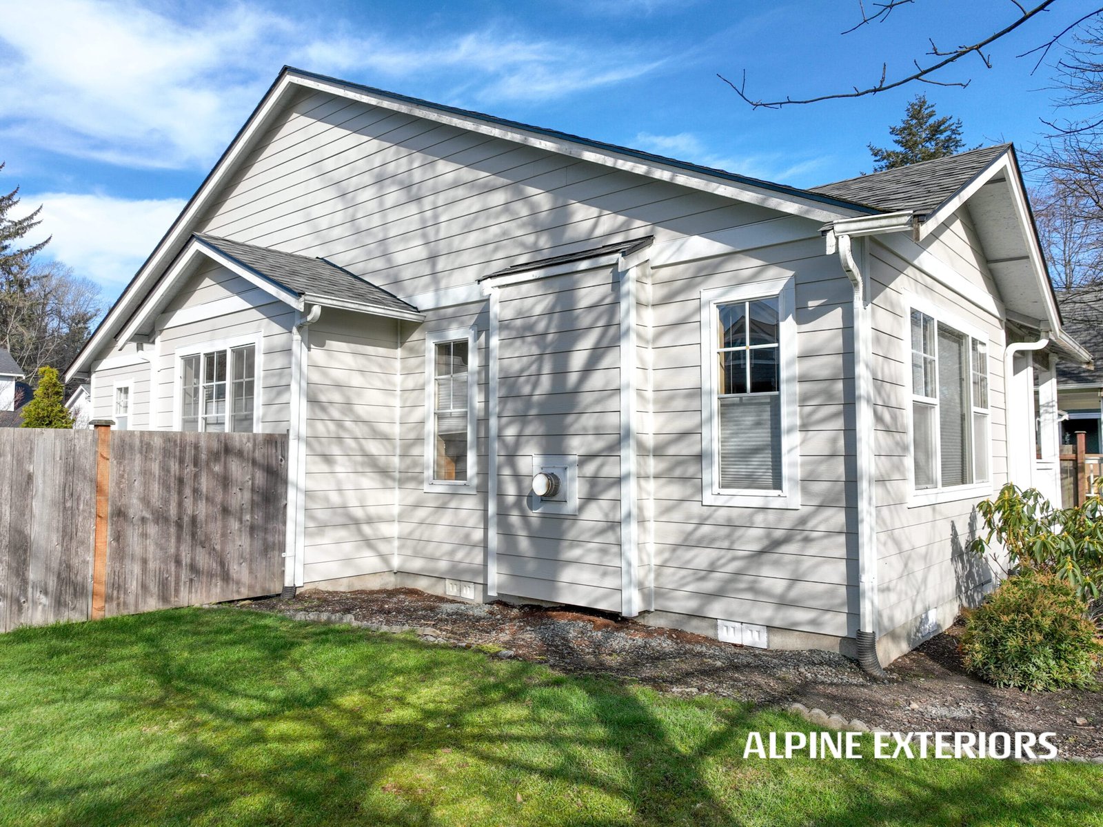 Marysville exterior upgrade – roofing and siding – enhanced durability and appearance with a gaf roofing system, james hardie siding, and premium paint for a refreshed marysville home.