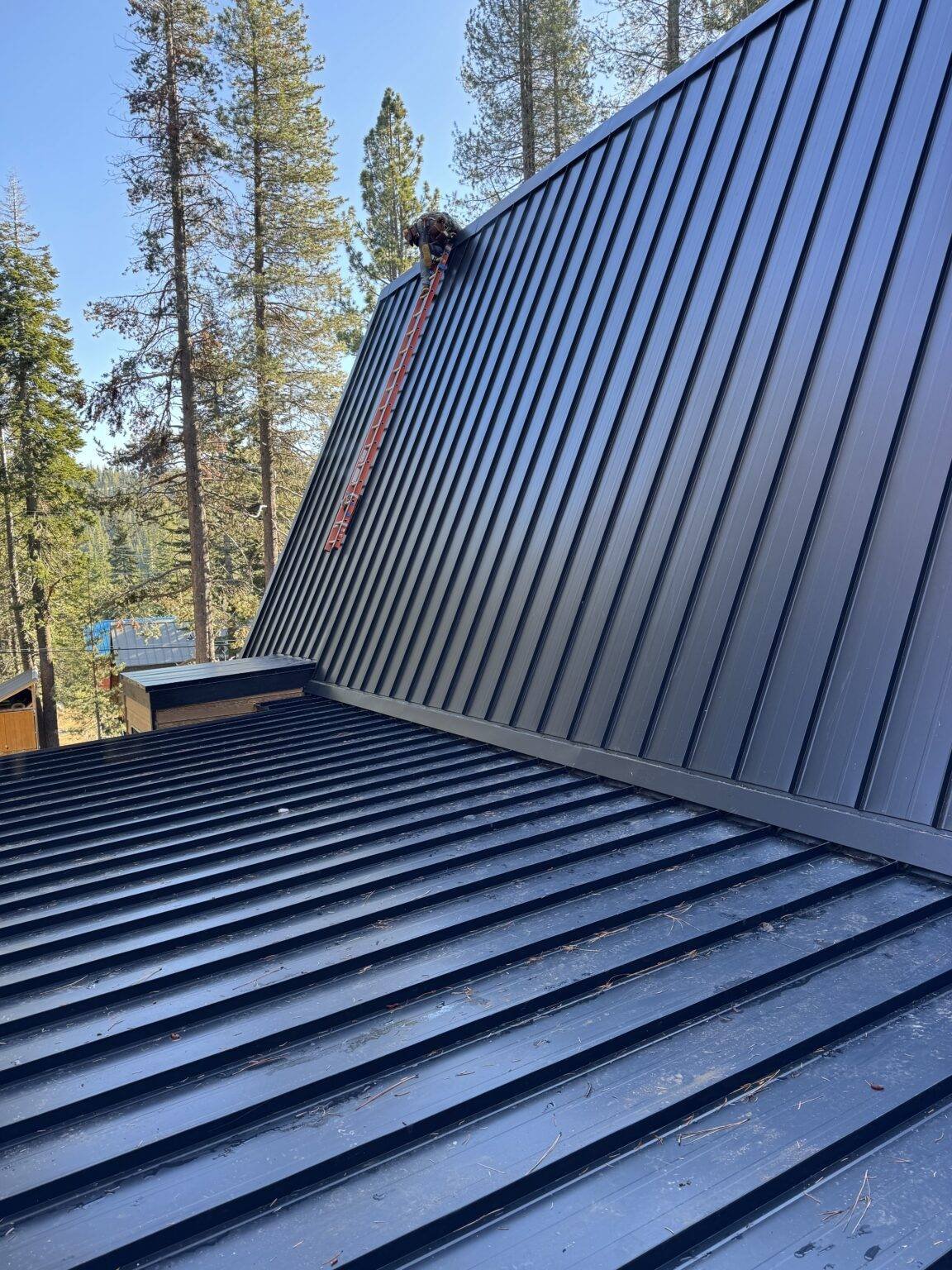 Roofing contractor 1152x1536