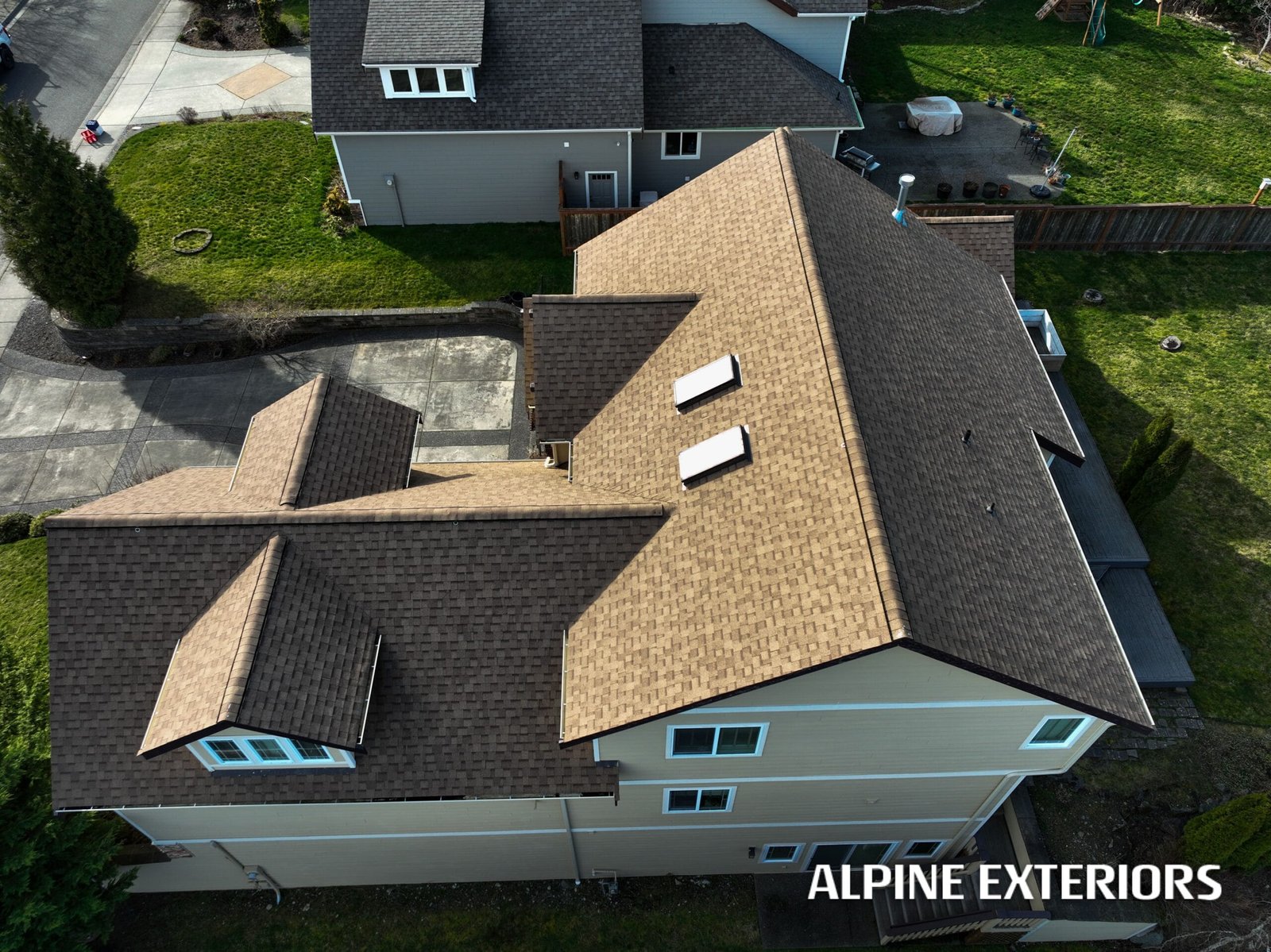 Everett shaw windows james hardie siding modern look